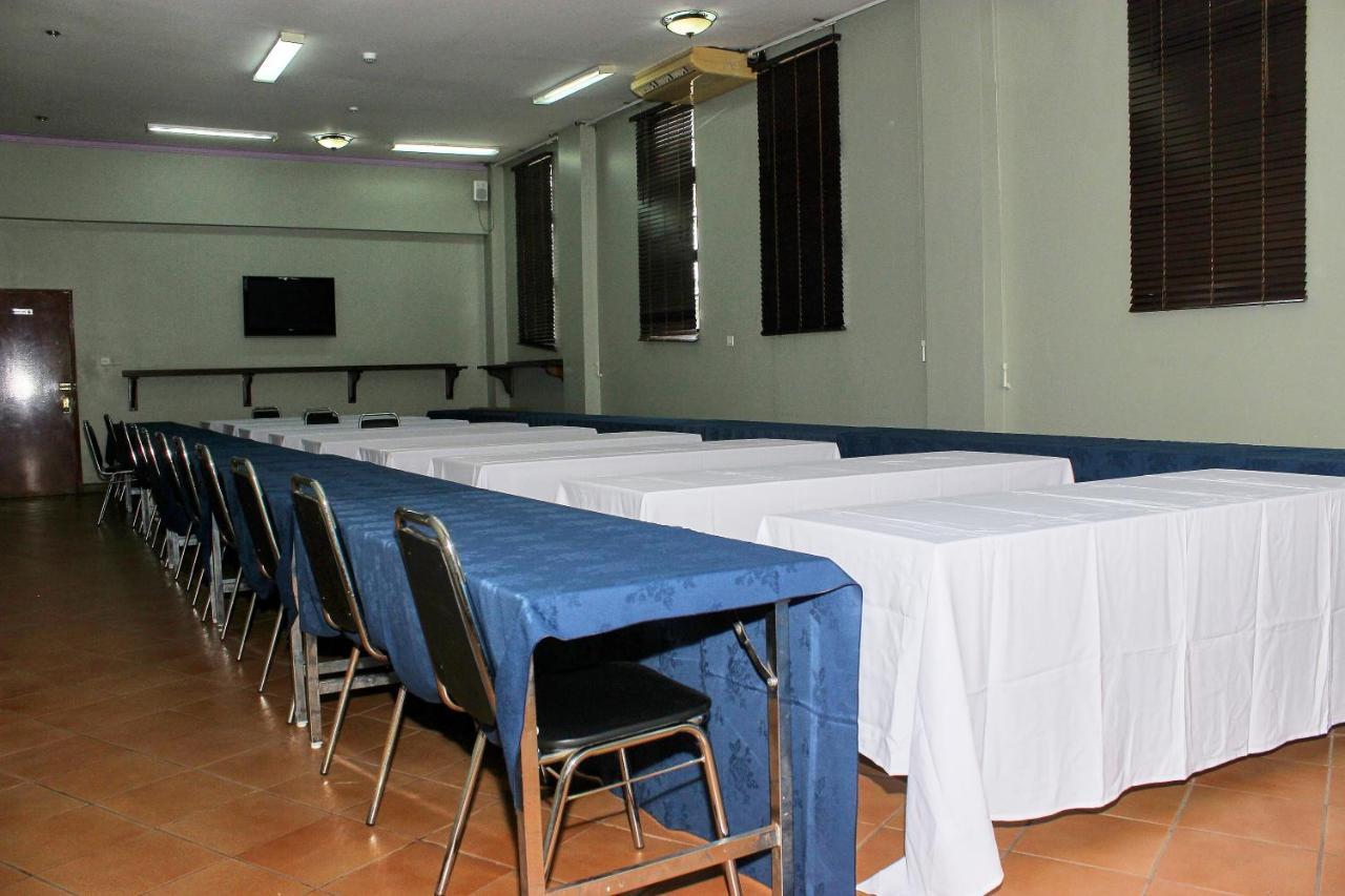 The Congress Hotel Accra Esterno foto