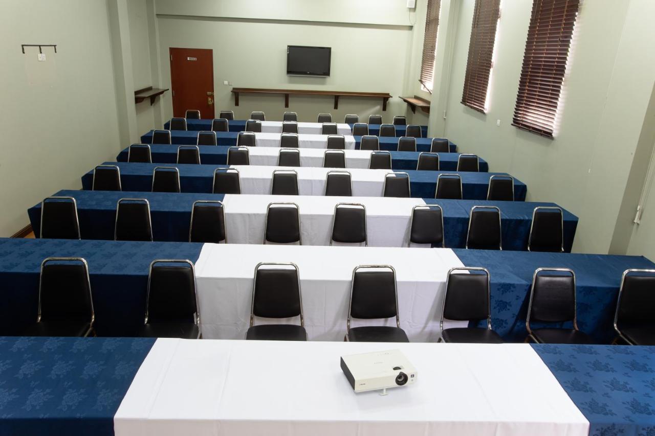 The Congress Hotel Accra Esterno foto